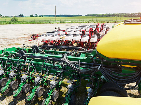 Driving agricultural innovation: flexible networking for smart farming
