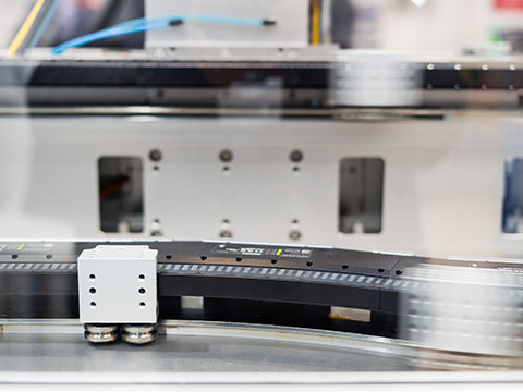 Intelligent automation for laboratory workflows